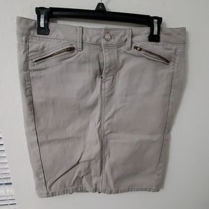 Gray fitted skirt